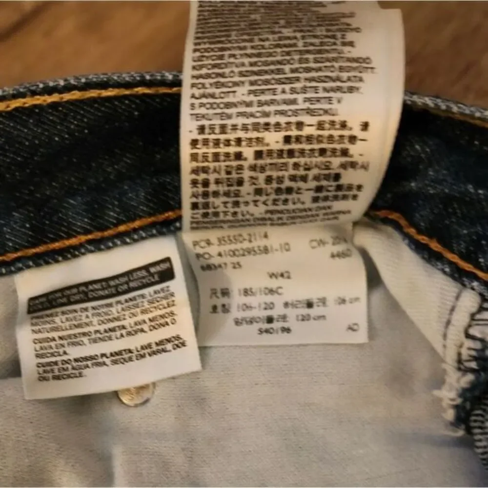 Levi's 550 Shorts Size 42‎